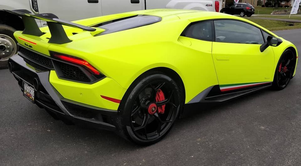 Featured image of post Lamborghini Huracan Performante Neon Yellow